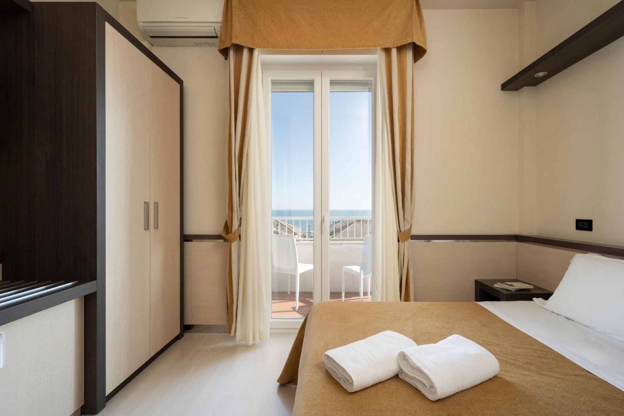 Hotel Mondial Порто-Реканати Экстерьер фото