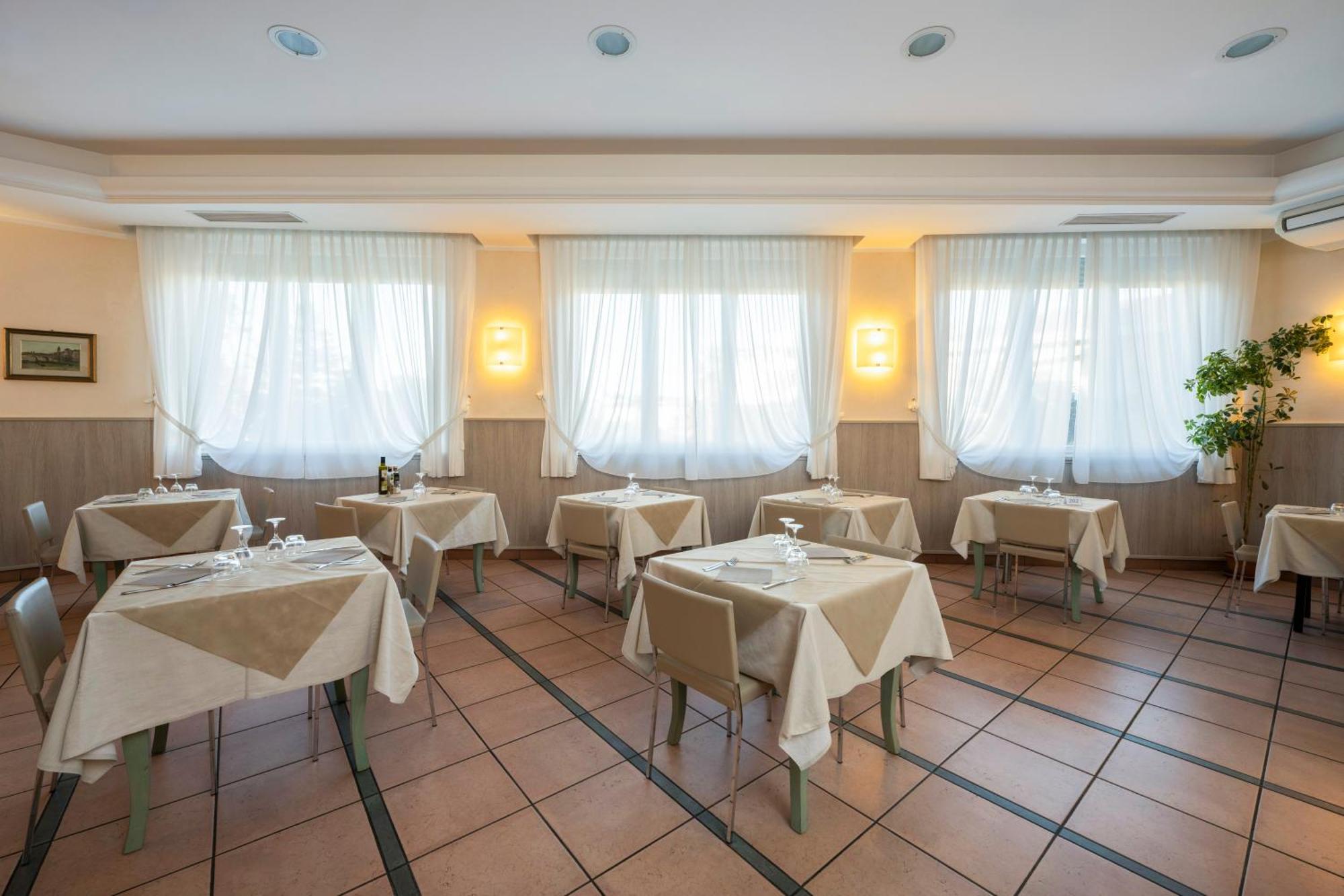 Hotel Mondial Порто-Реканати Экстерьер фото