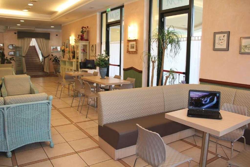Hotel Mondial Порто-Реканати Удобства фото